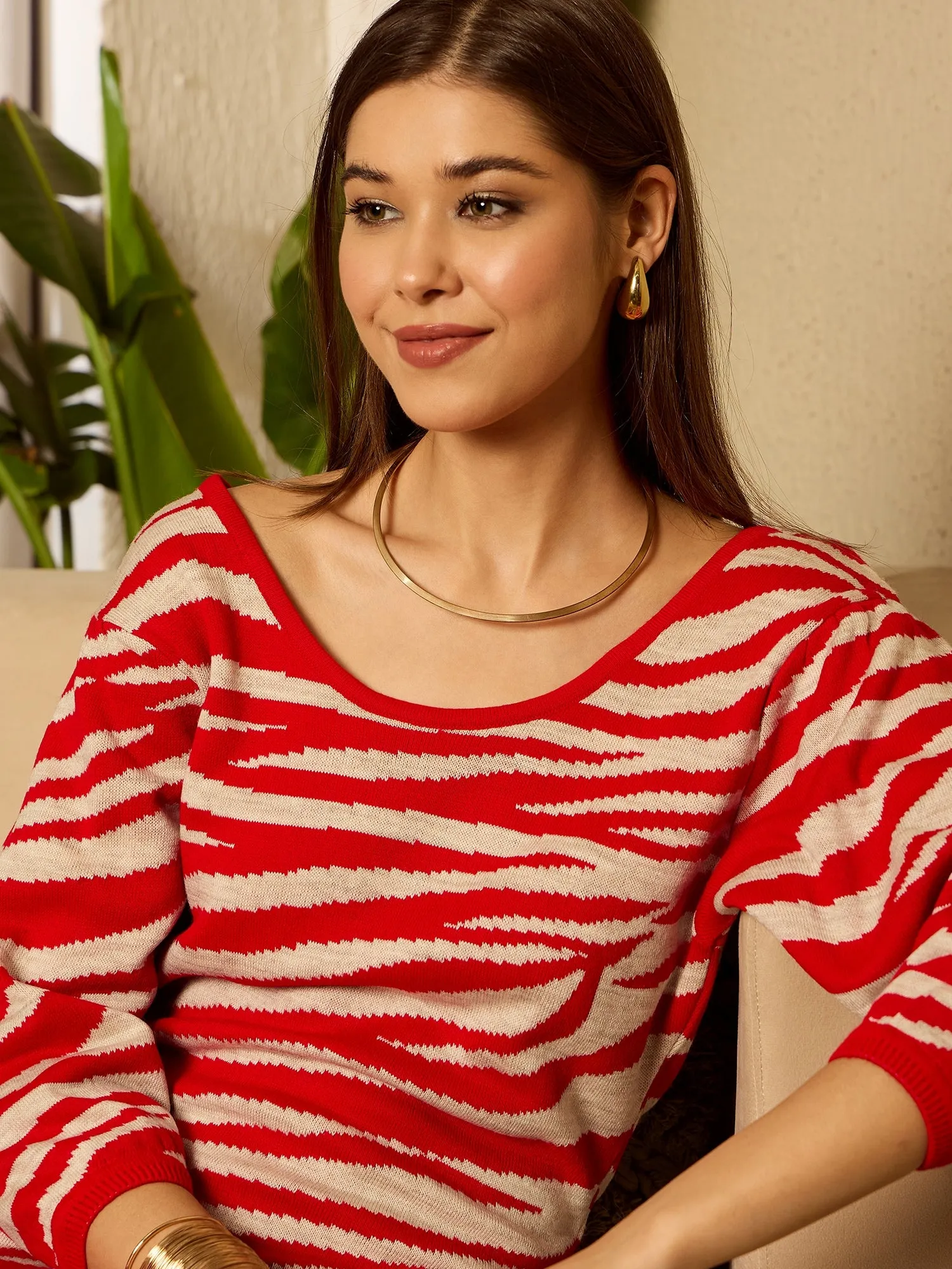 Berrylush Women Red Animal Print Scoop Neck Knitted Longline Pullover